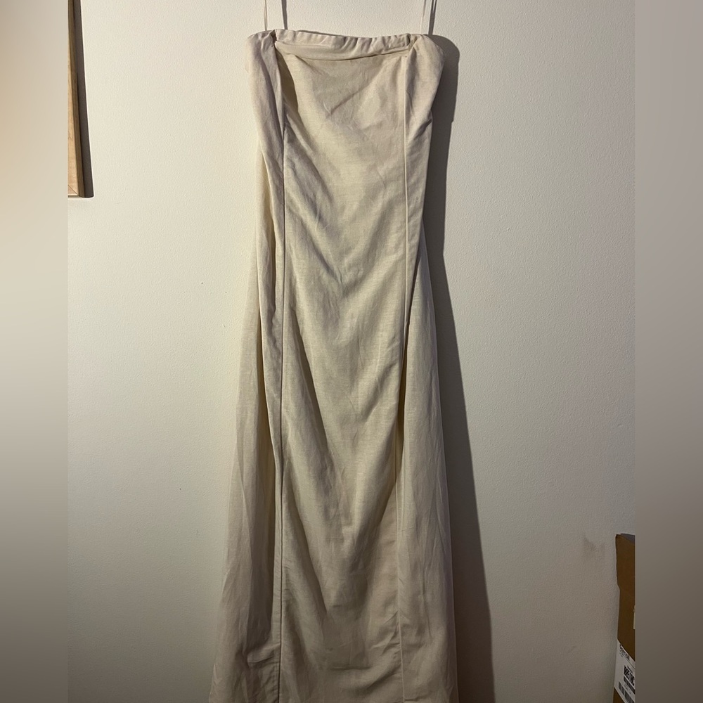 Elegant Cream Strapless Dress with Pockets!